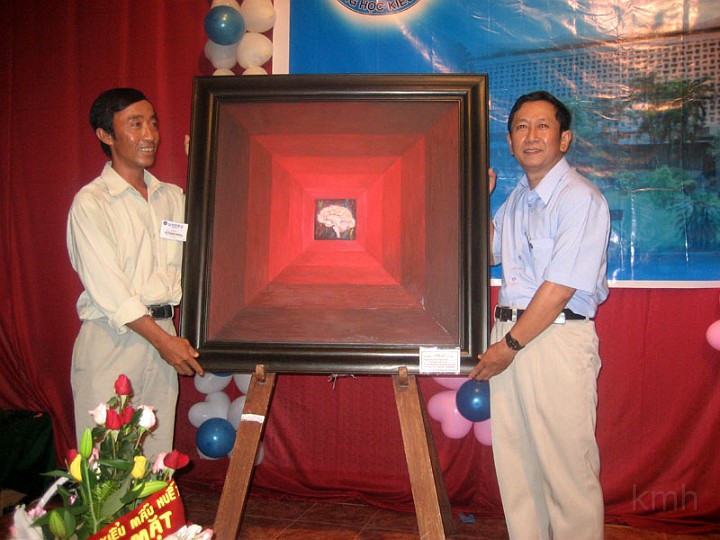 53-Nhan tranh dau gia.jpg